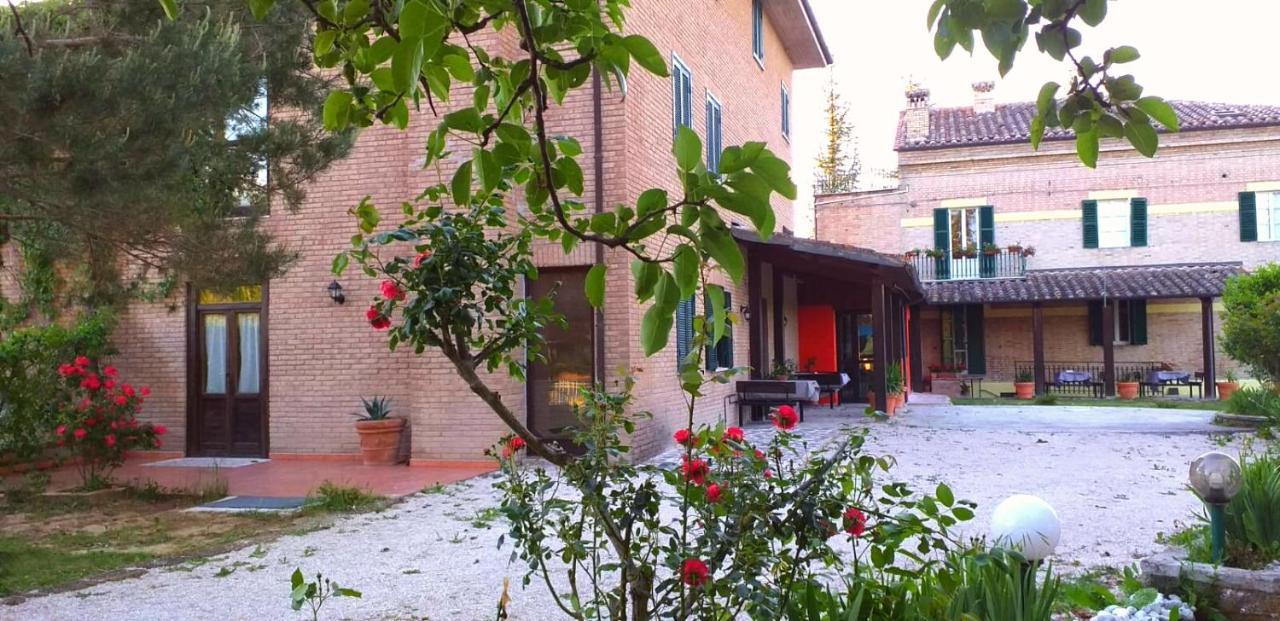 Hotel B&B Resort Fonte La Castellana Sarnano Exterior photo